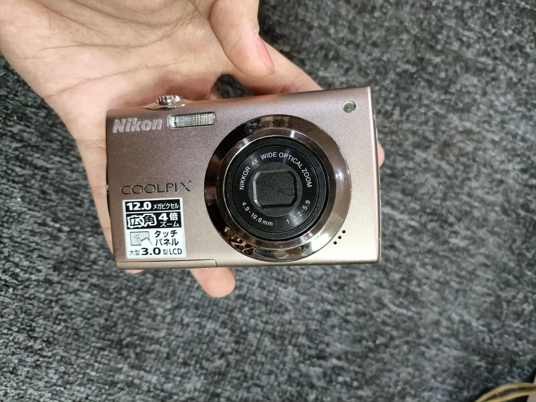 95新 Nikon/尼康 尼康s4000出片自然拍摄风