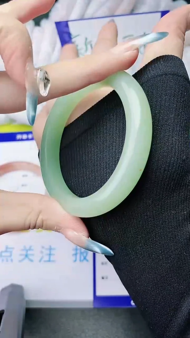 【闪购商品】石英质玉手镯未镶嵌158