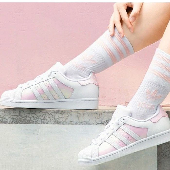 =(DM)Adidas三叶草女子镭射贝壳头低帮百搭休闲ins运动板鞋FX6042