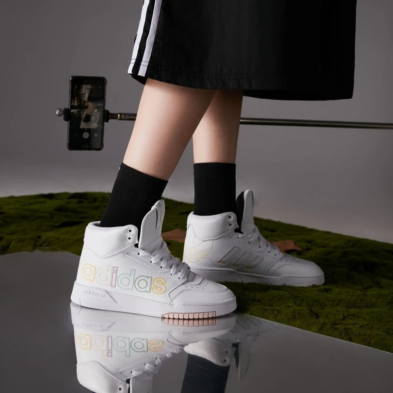 Adidas/三叶草女子经典时尚舒适休闲运动鞋百搭白色板鞋FV4878