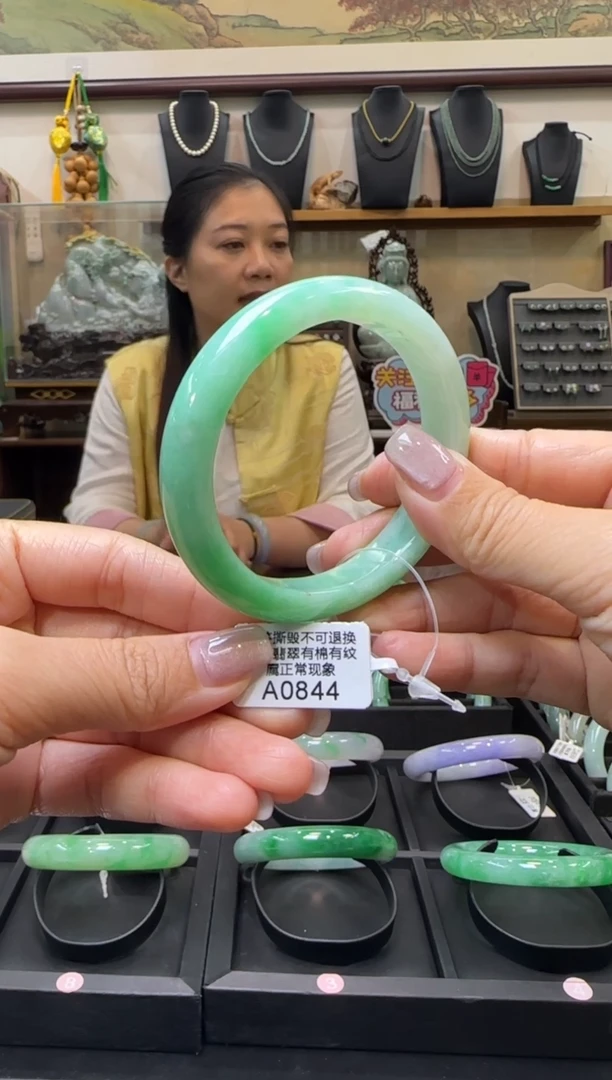 【闪购商品】翡翠手镯未镶嵌贵妃54 A0844需包容退货扣一百
