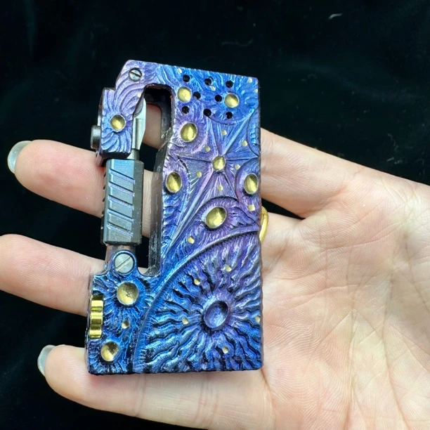 战甲护盾WARARMOR钛合金阳极化弯刀煤油打火机纯手工