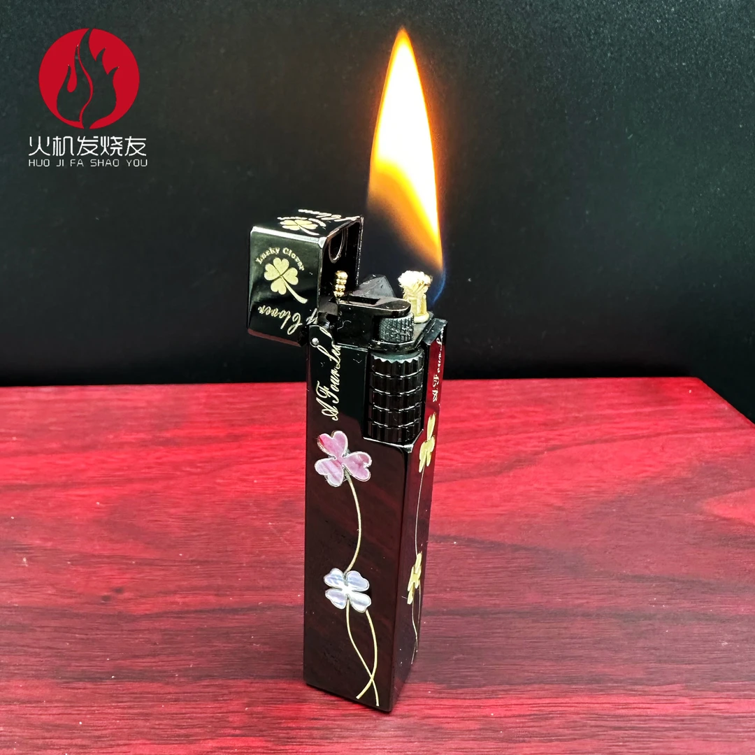 战壕R09黑钛四叶草煤油打火机
