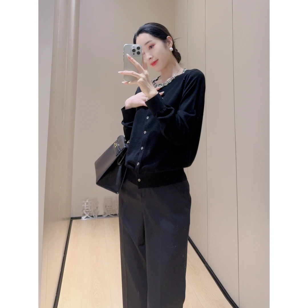 嫚渡2024秋冬新款女装纯色绵羊毛针织上衣宽松显瘦钉钻圆领开衫