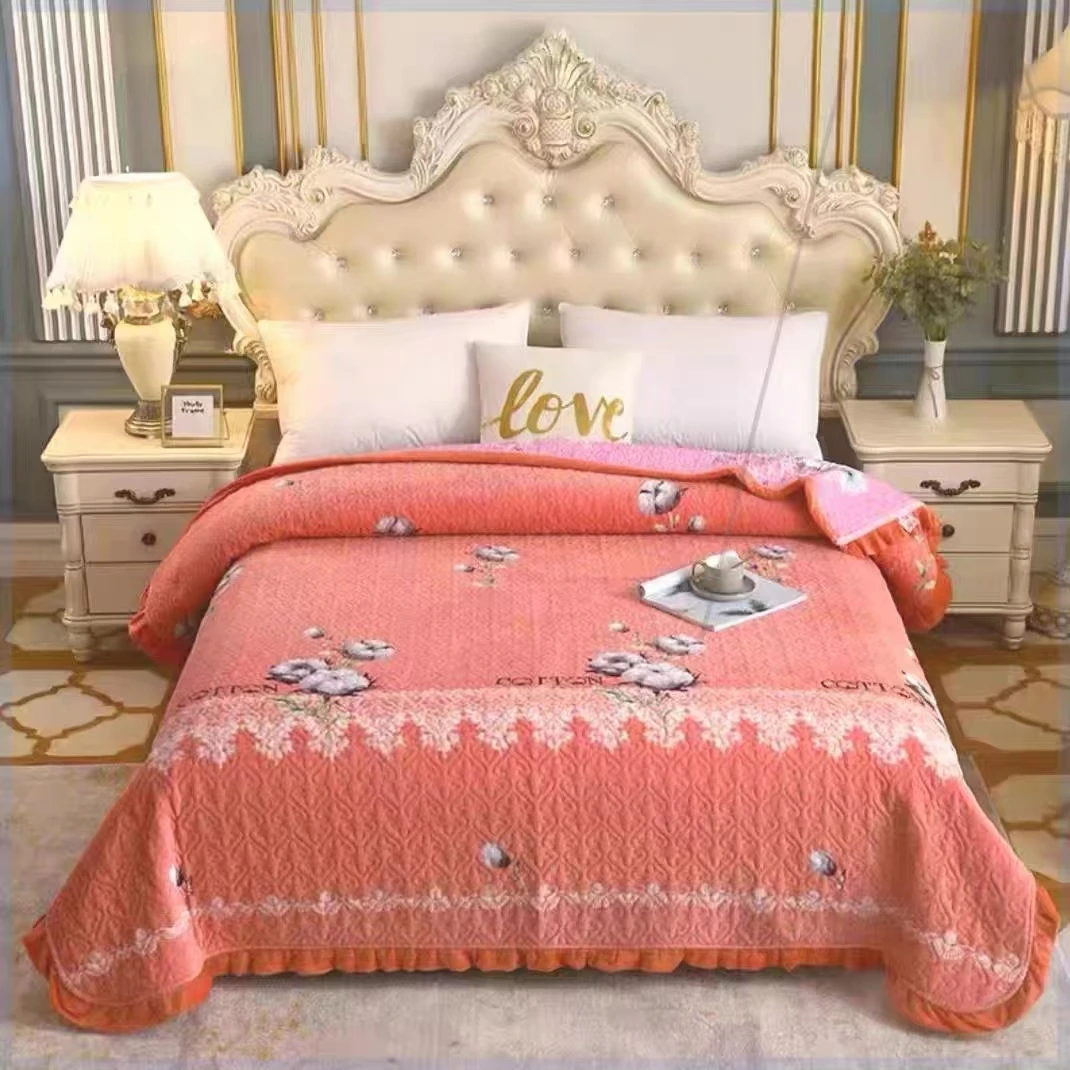 《加厚木耳边床盖》A类牛奶绒加棉200*230木耳边床盖P