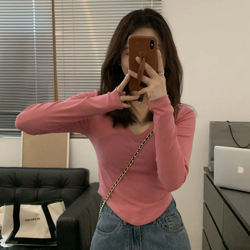 辣妹弧边V领纯欲长袖T恤女秋季新款设计感修身显瘦上衣打底衫外穿