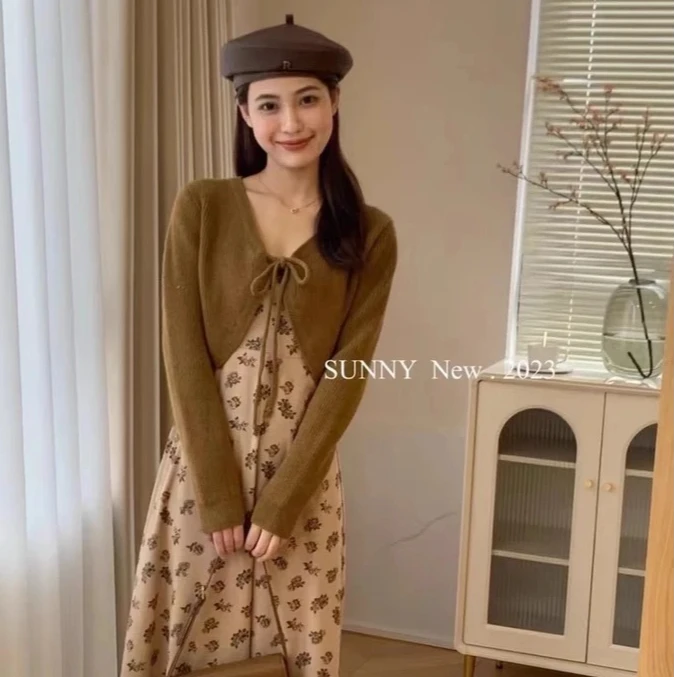 【卡布奇诺】冬季韩版气质收腰显瘦吊带裙子＋棕色外披厚款长裙子