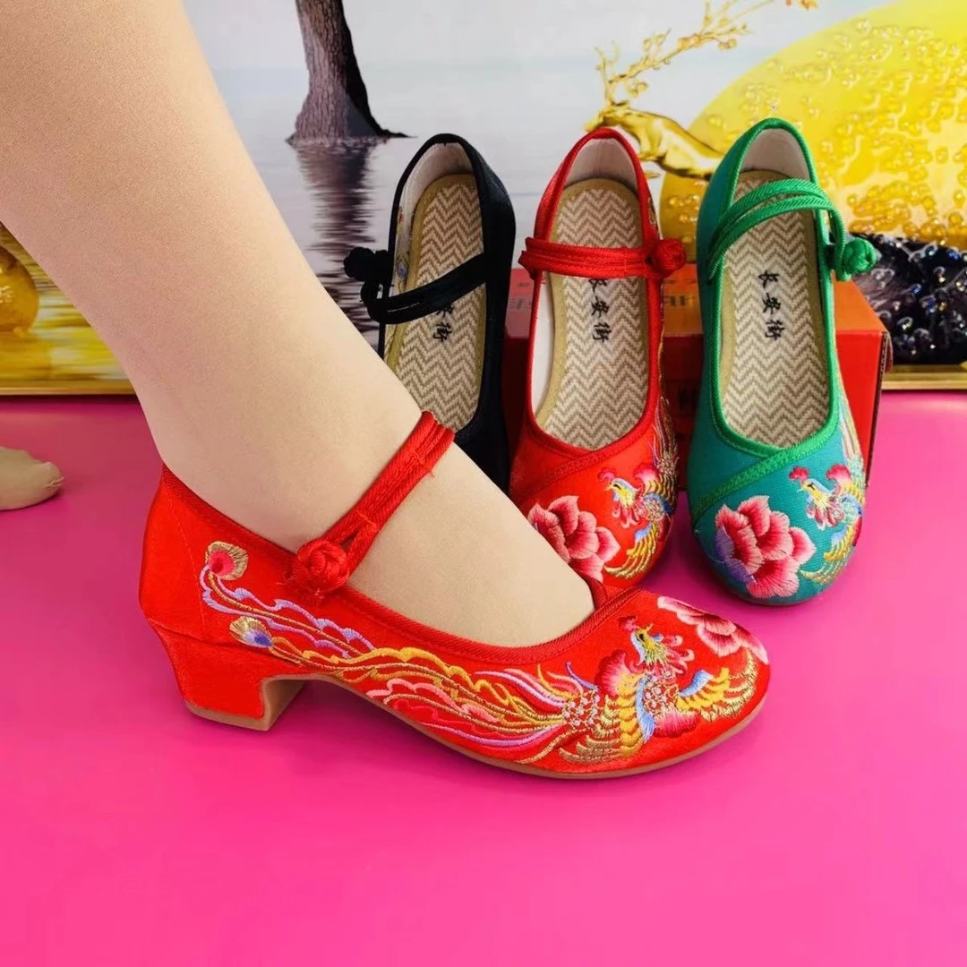 老北京布鞋民族风绣花古风女单鞋软底妈妈广场舞蹈鞋复古圆头透气