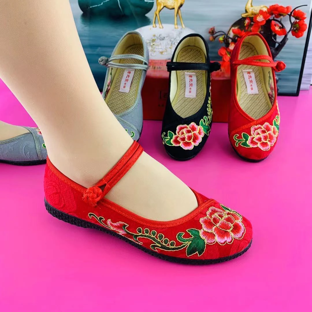 老北京布鞋女绣花鞋汉服民族风软底妈妈鞋春秋中老年人古风单鞋子