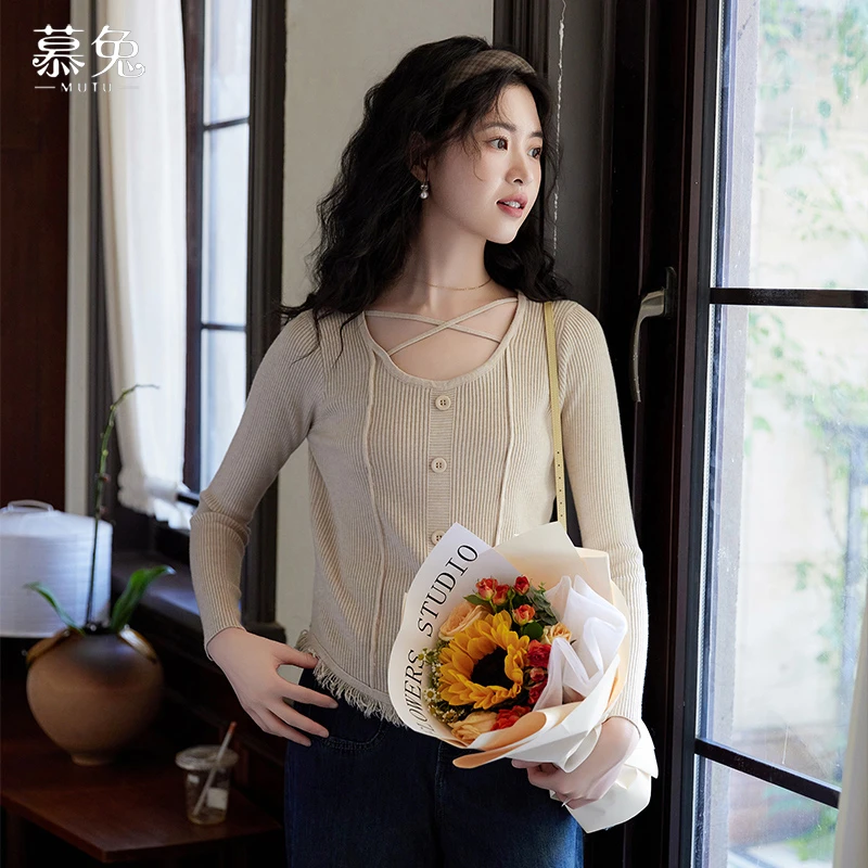 慕兔法式复古流苏长袖针织上衣女2024秋季新款内搭修身显瘦打底衫