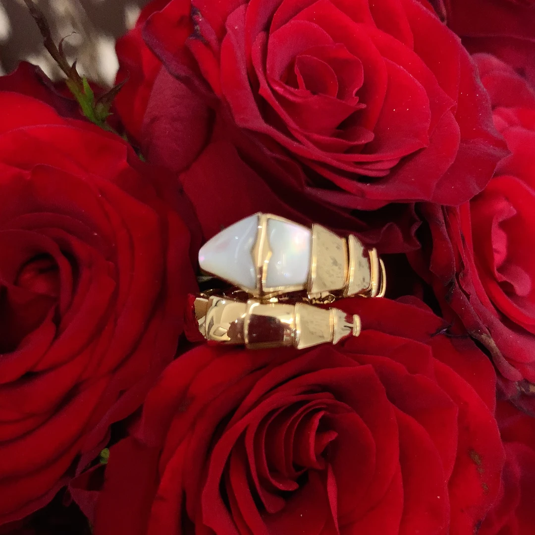 99新 BVLGARI/宝格丽 白贝蛇戒/宽版/黄金M号