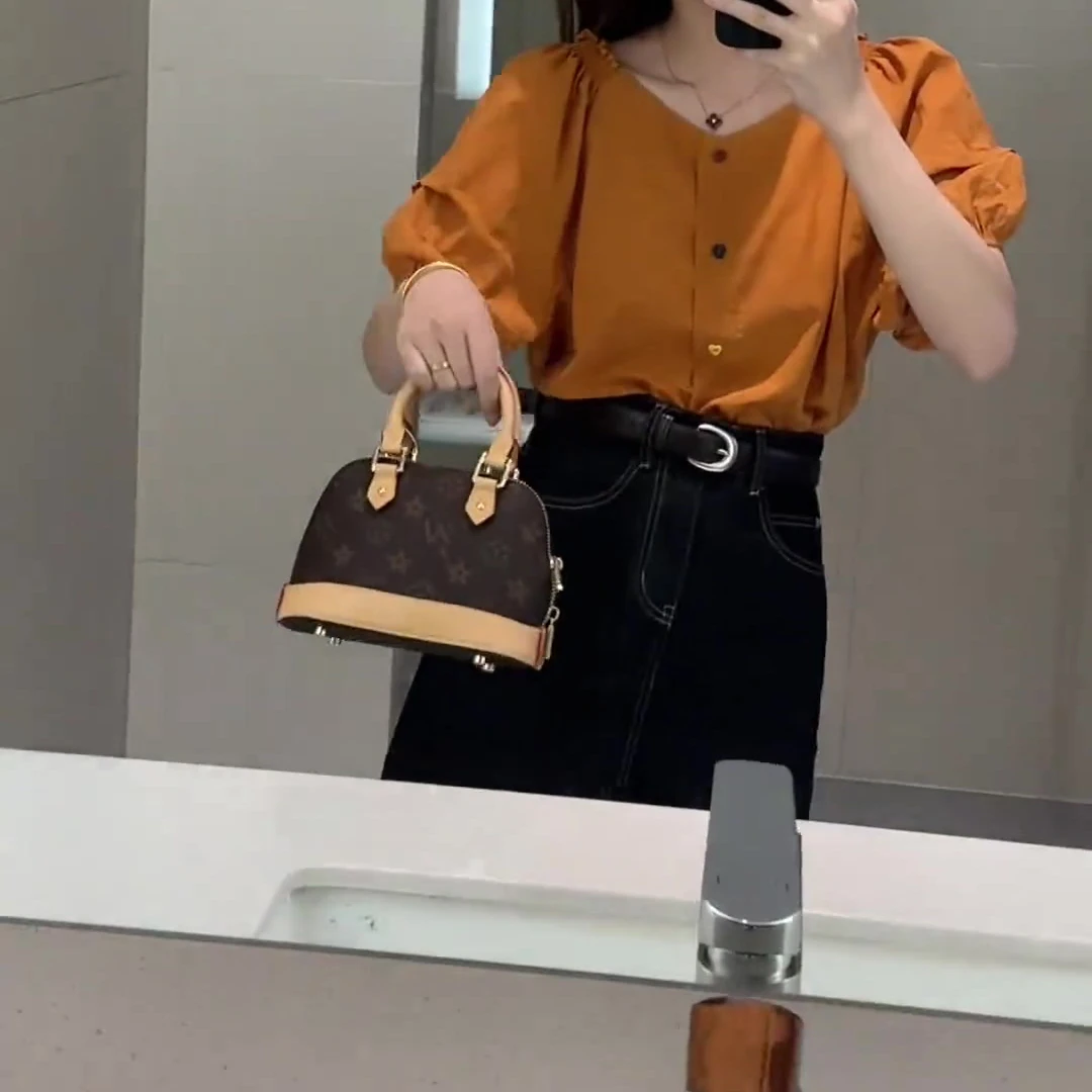 2025新款法式泡泡袖短袖衬衫女夏季气质显瘦百搭休闲高级感上衣