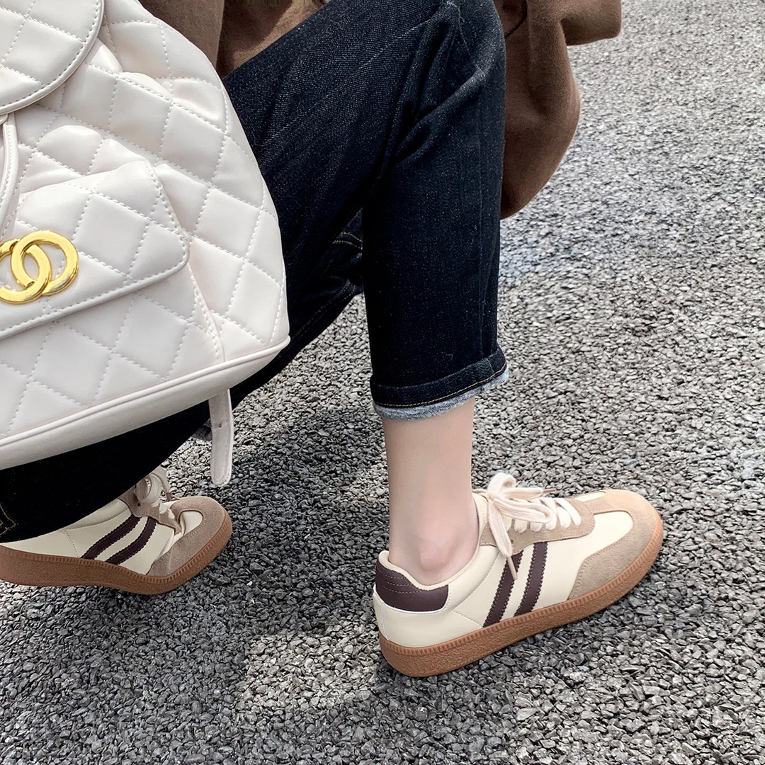 小白鞋夏季2024秋休闲运动平底板鞋女真皮复古拼色百搭阿甘德训鞋