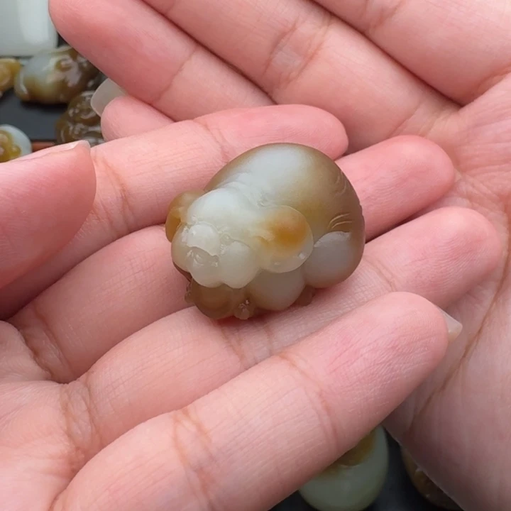 定制和田玉霞小福猪