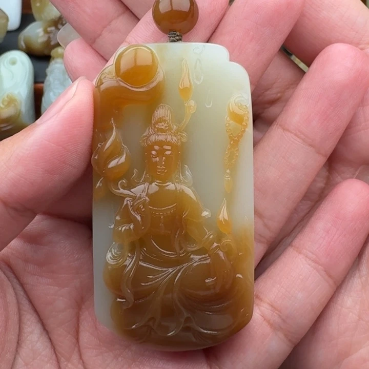 和田玉颈饰未镶嵌精****杨