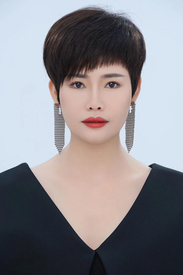 4号链接     精致气质型短发假发