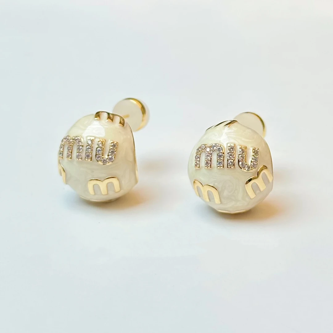 铜合金珐琅耳饰 A158 珐琅M豆精致时尚气质甜美字母耳钉法式轻奢