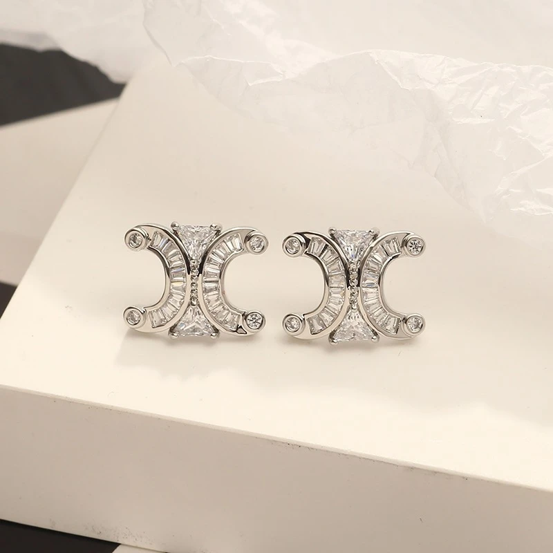 铜合金耳饰 A147 法式轻奢时尚锆石耳钉秋冬洋气耳环美式简约