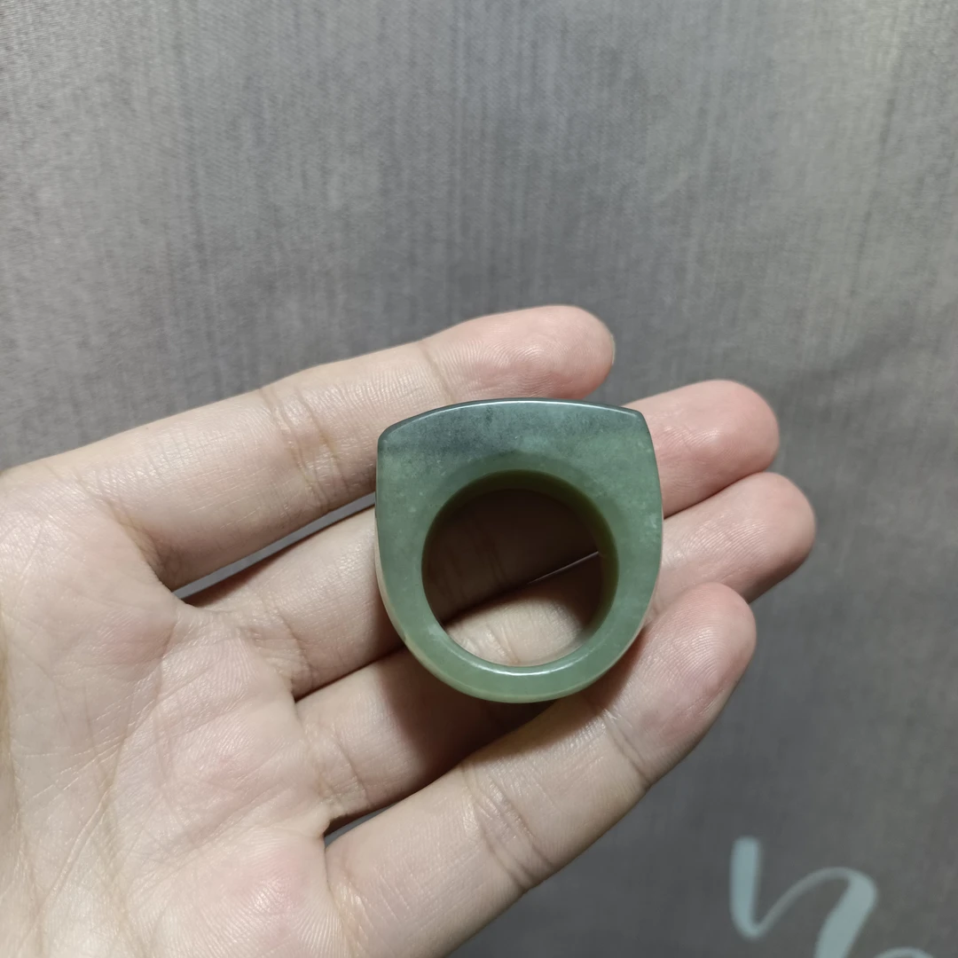 新疆和田玉青花扳指内径22.6条宽20.4条厚8.5mm36.5g文玩细腻油润