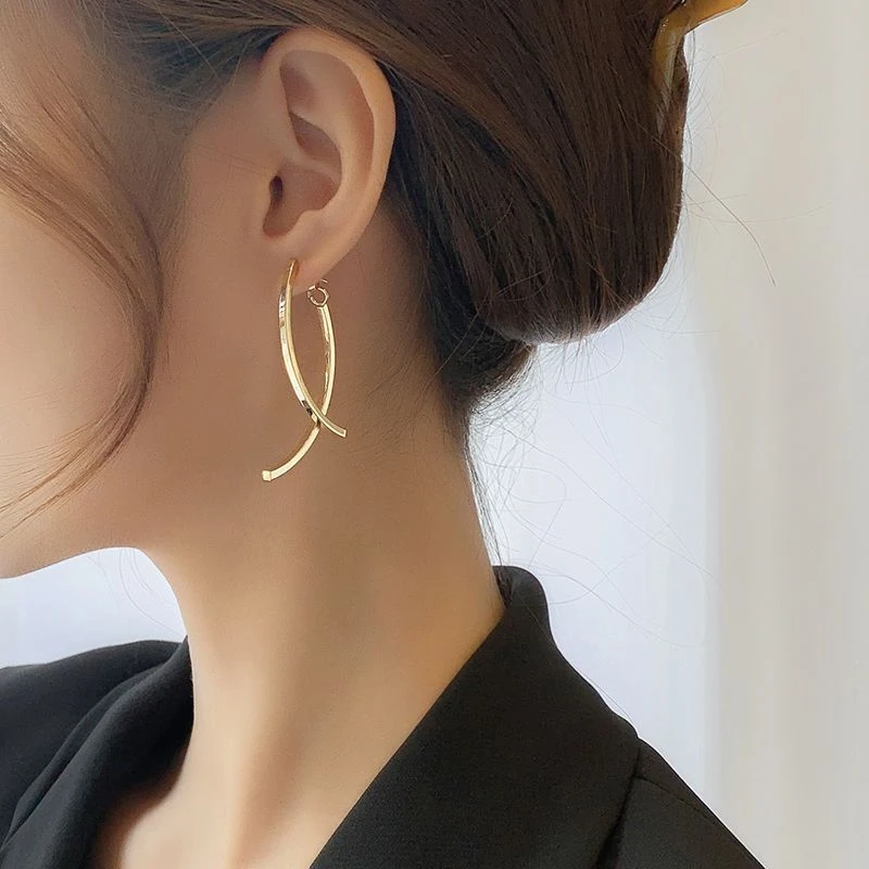 交叉弧形耳环女2023年新款潮流高级感耳钉韩版简约气质耳坠耳饰品