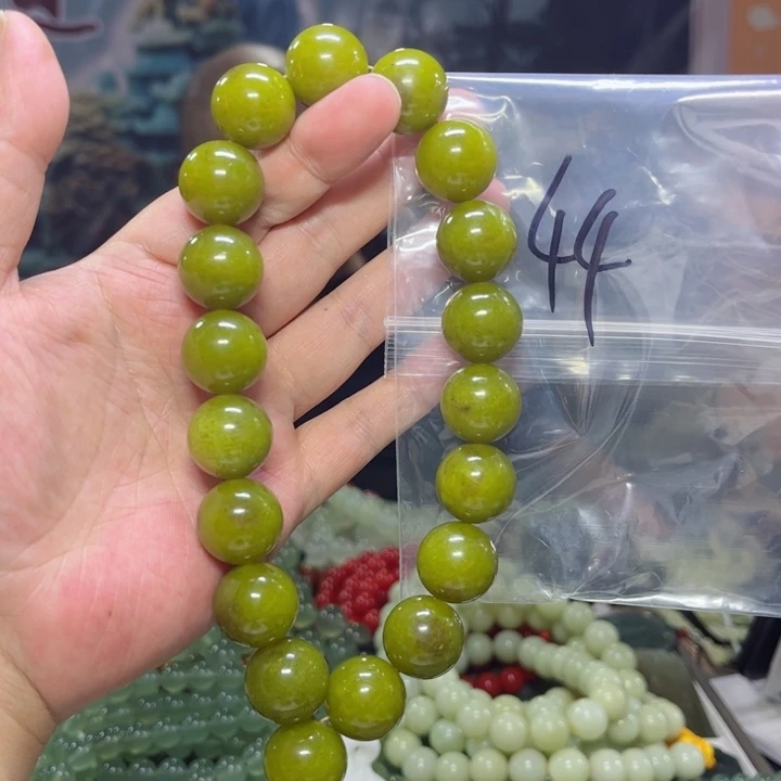 蛇纹石玉手持未镶嵌s****n