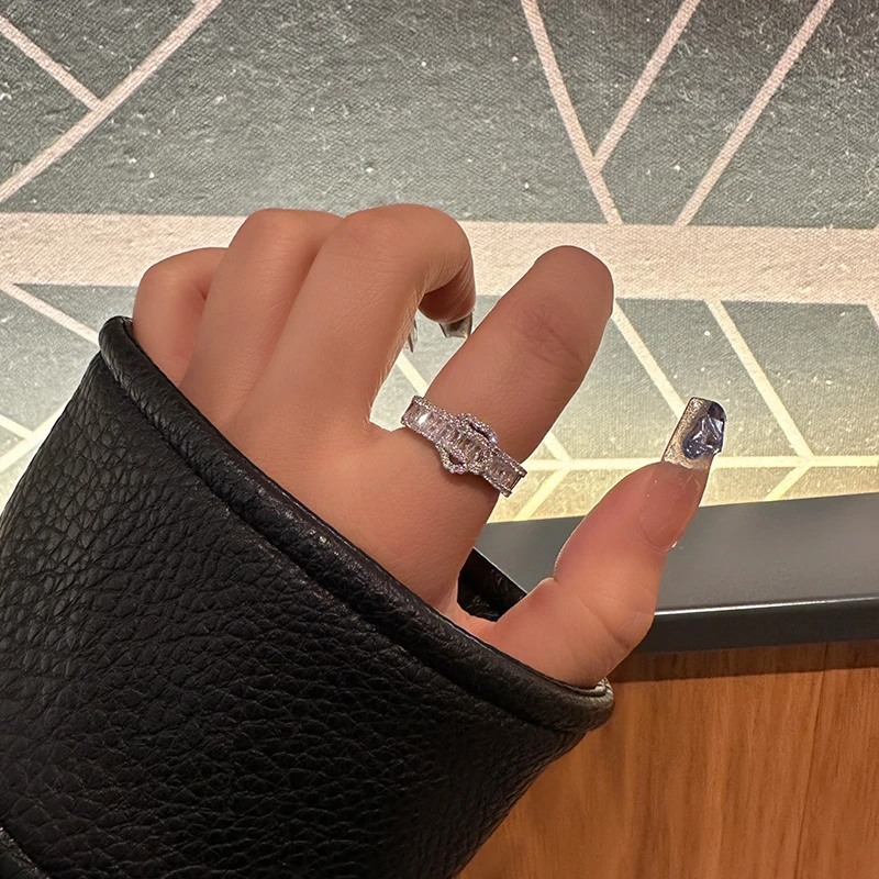 oushipei/欧诗佩 铜合金合成锆石戒指 爆闪气质轻奢满锆戒指女