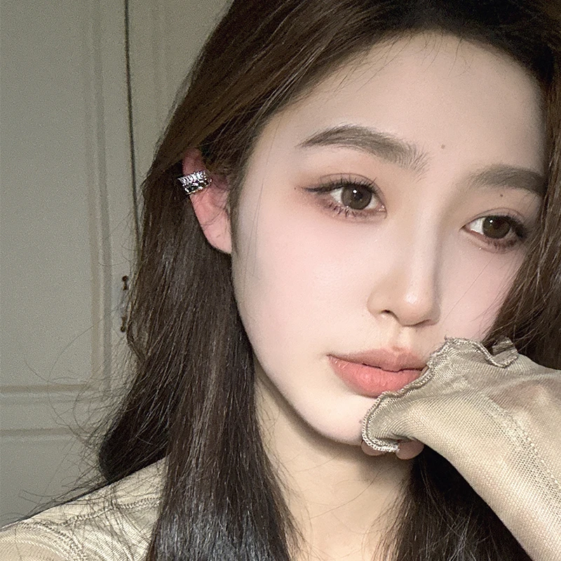 oushipei/欧诗佩 铜合金合成锆石耳饰 小众冷淡风缠绕金属耳骨夹