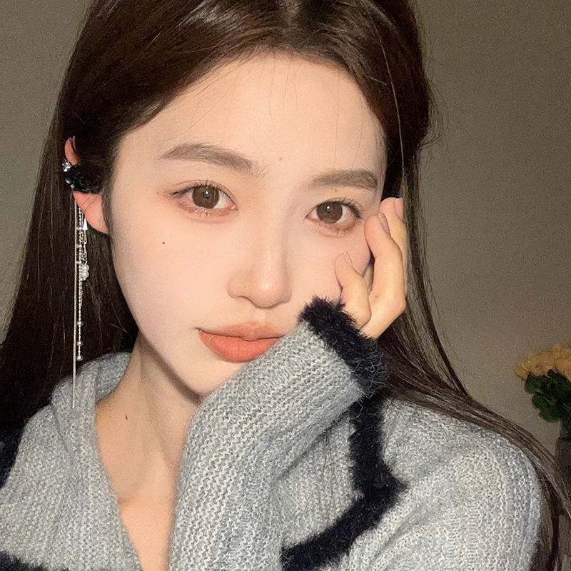 oushipei/欧诗佩 铜合金树脂耳饰 暗黑玫瑰花流苏高级感耳骨夹女