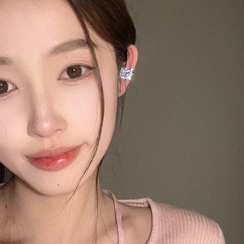 oushipei/欧诗佩 铜合金合成锆石耳饰 超闪高级感星星锆石耳夹女