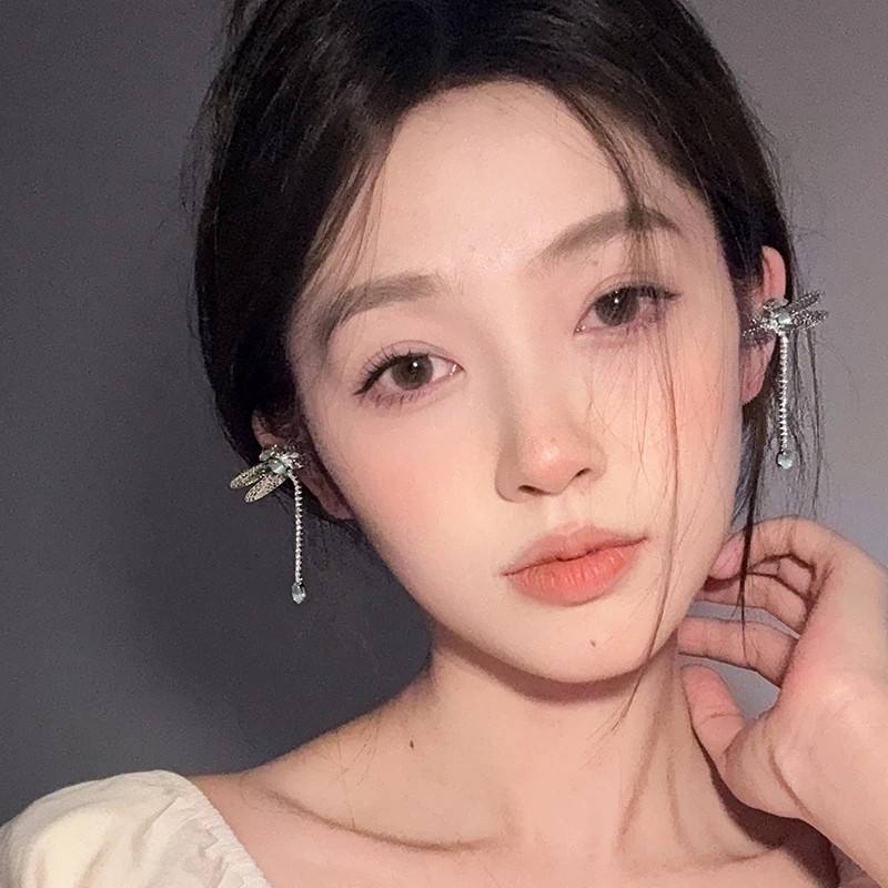 oushipei/欧诗佩 铜合金合成锆石耳饰 新中式独特水绿色蜻蜓耳夹