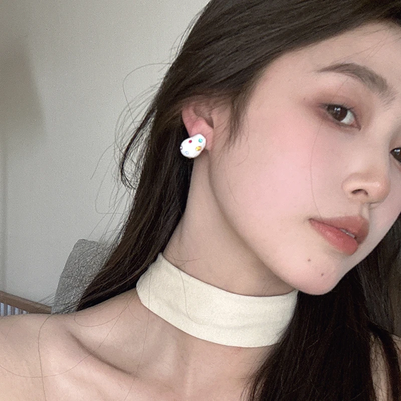 oushipei/欧诗佩 铜合金耳饰 童年奶糖珐琅彩钻乳白色耳钉法式