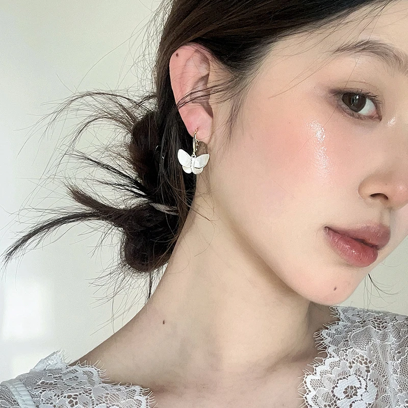 oushipei/欧诗佩 铜合金合成锆石耳饰 气质高级感蝴蝶耳扣耳环女