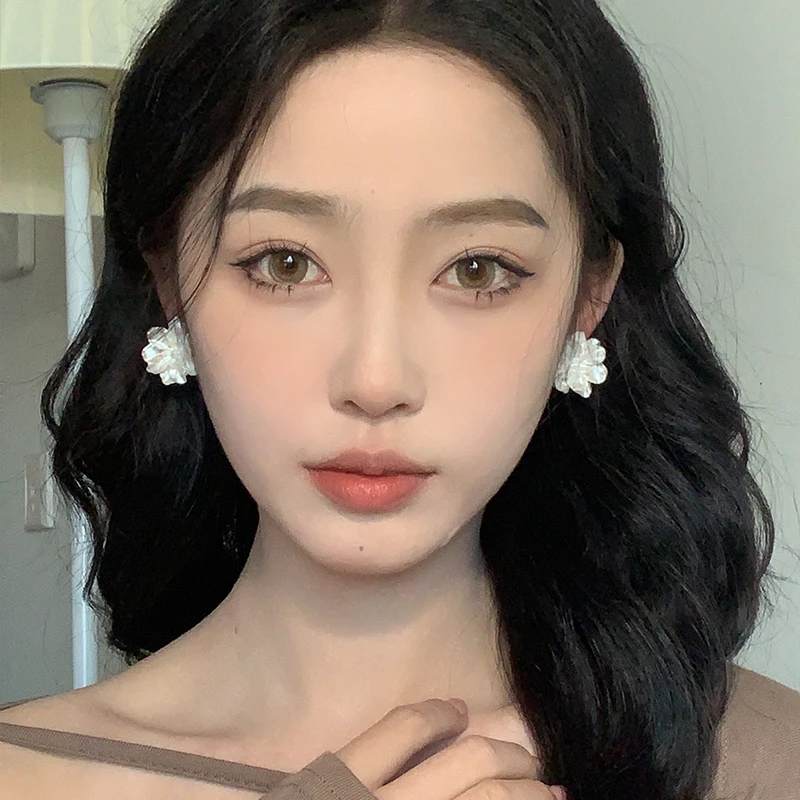 oushipei/欧诗佩 亚克力耳饰 气质超仙白色花朵耳环