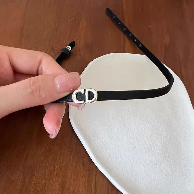 oushipei/欧诗佩 铜合金皮质项链 字母CD项链皮质质感项圈锁骨链