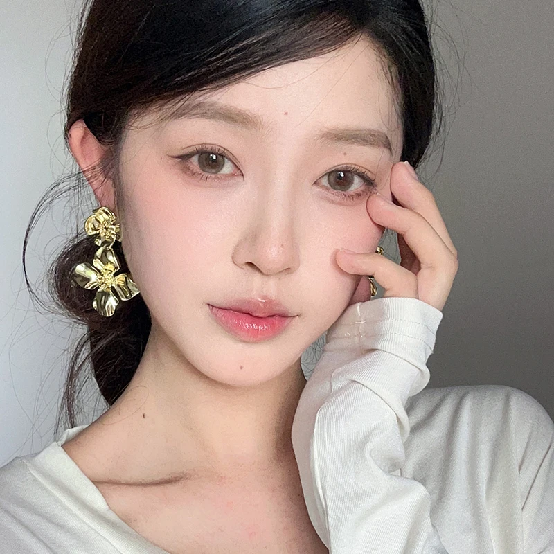 oushipei/欧诗佩 铜合金耳饰  金属冷淡风花朵耳环欧美夸张设计感