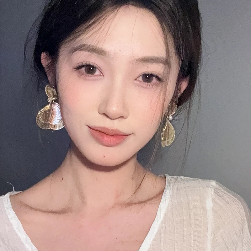 oushipei/欧诗佩 铜合金锆石耳饰 小众金属鱼尾镂空耳钉百搭耳饰