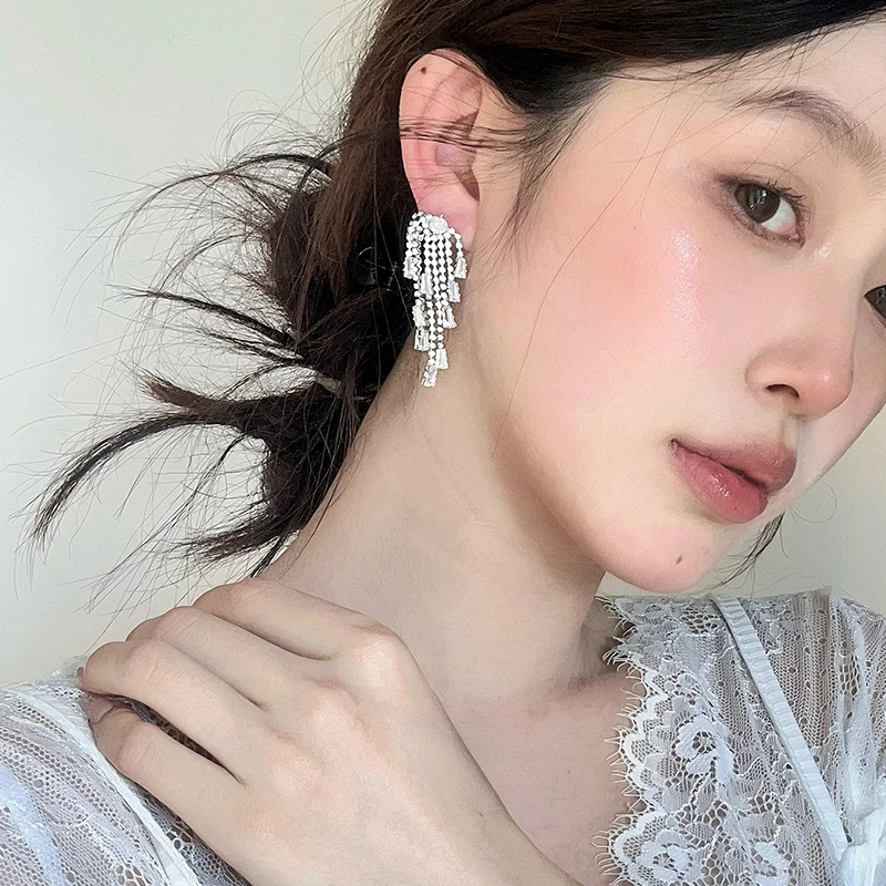 oushipei/欧诗佩 铜合金合成锆石耳饰 轻奢高级感闪钻流苏耳环女