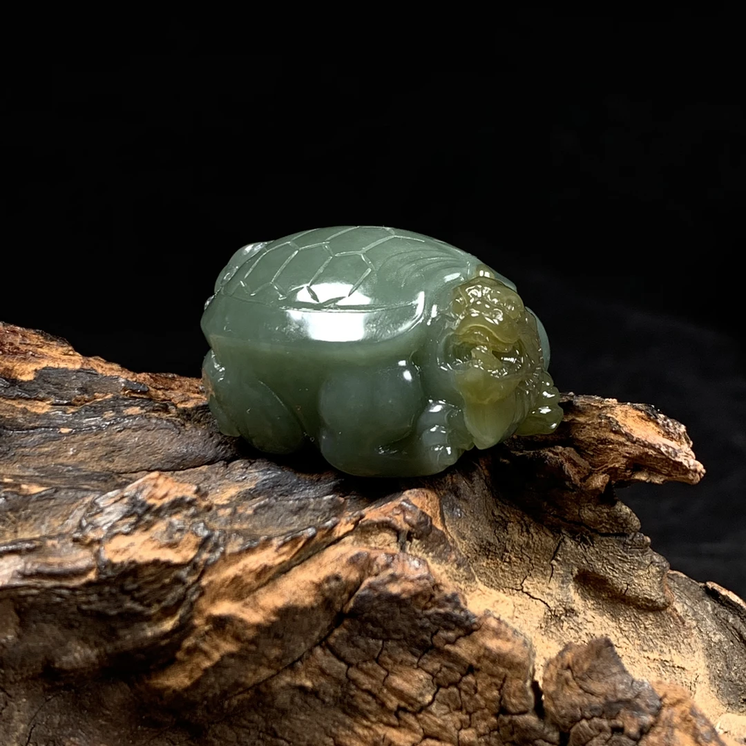 天然新疆和田玉龙龟吊坠尺寸40*28*22重量40克