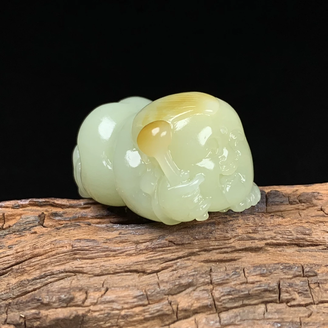 天然新疆和田玉招财童子吊坠尺寸36*23*20重量29克