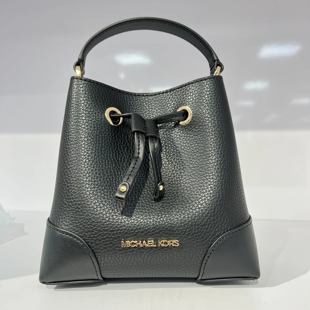 MICHAEL KORS/迈克高仕Mercer系列黑色水桶斜挎包 清仓微瑕