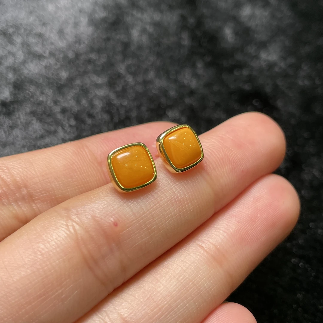 【玉氏珠宝】蜜蜡方形耳钉-约5*5*4mm  CAN010412