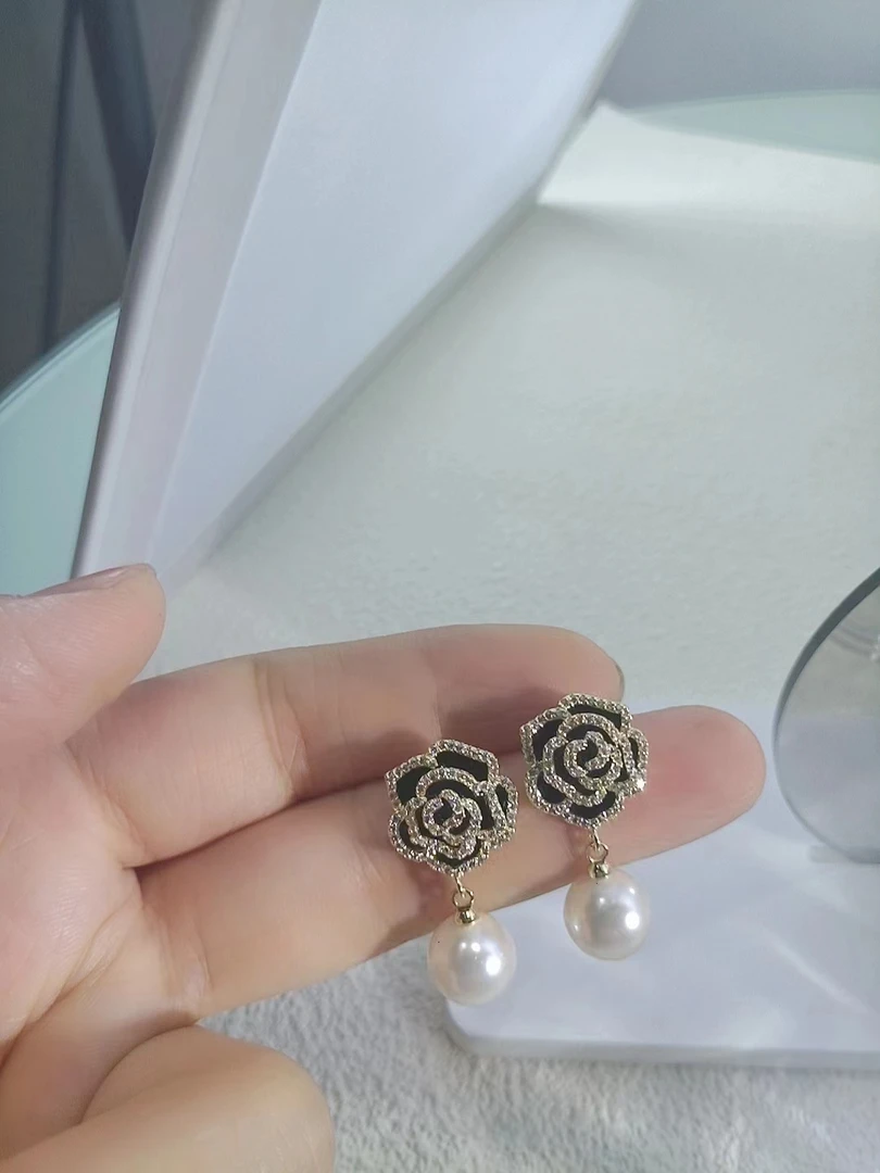 黑色山茶花珍珠耳环女高端气质名媛小香风复古耳饰