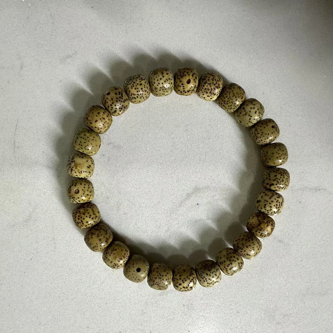 P77 老籽星月菩提手串（0.8cm*0.9cm）