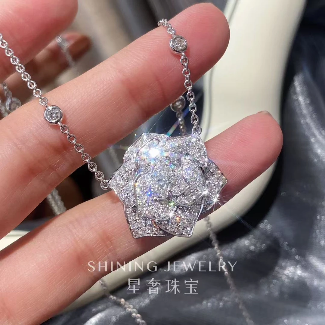 【星奢珠宝】18k金镶嵌钻石精致大玫瑰花项链天然真钻Au750时尚百搭