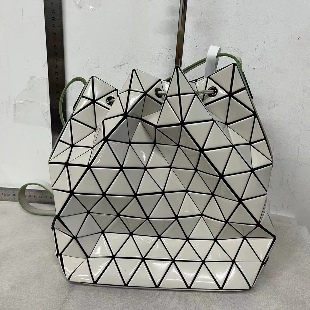 95新 Issey Miyake/三宅一生 单肩包 21564