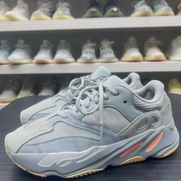 【中古二手】41码adidas椰子700惯性 95新无原盒 全新价3599 休闲鞋