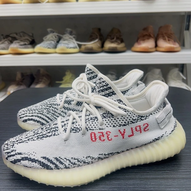 【中古二手】42码adidas椰子350白斑马 95新无原盒 全新2499 休闲鞋