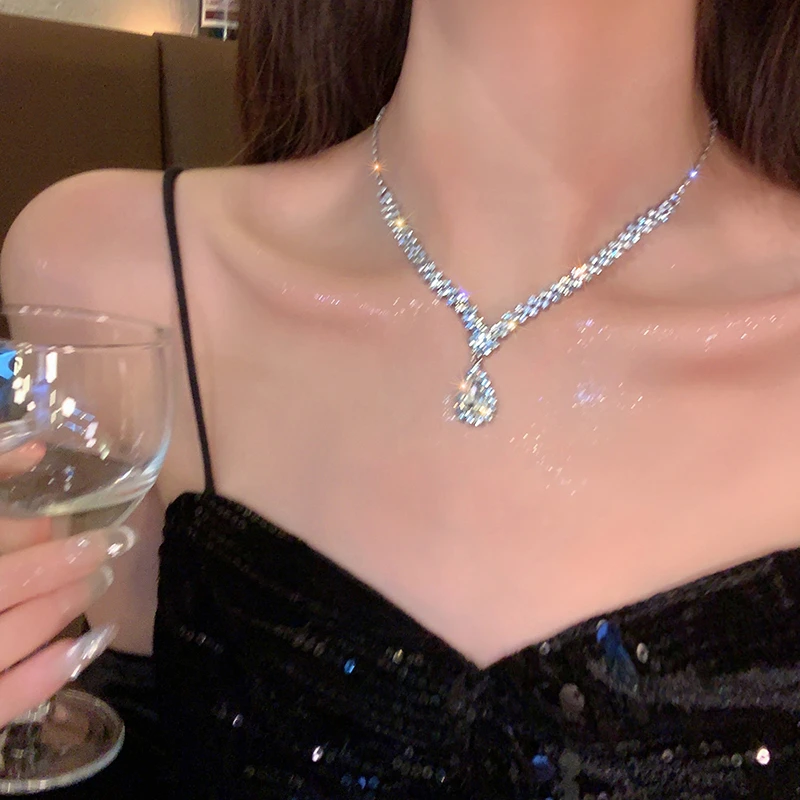 合金合成锆石项链 满钻爆闪水滴流苏项链女轻奢小众锁骨链颈链333