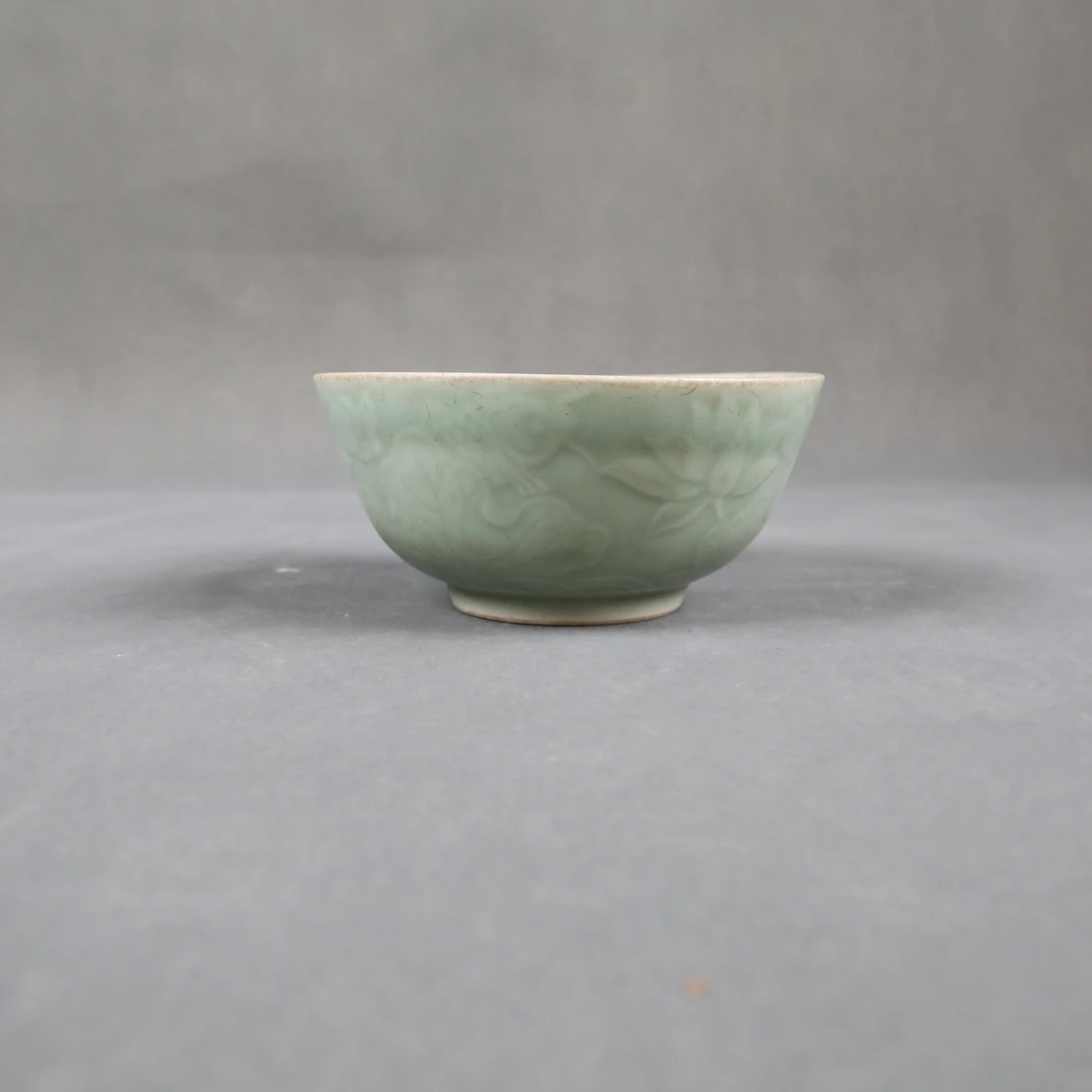 【国营文物商店】c2106/龙泉印模花卉碗/近现代