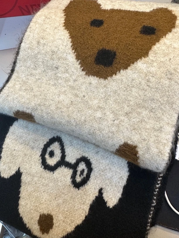 帽之都软糯卡通小动物羊毛混纺围巾